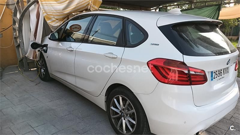 Usado BMW 225 Active Tourer iPerformance 224 CV (164 kW) 2019 Blanco Monovolumen