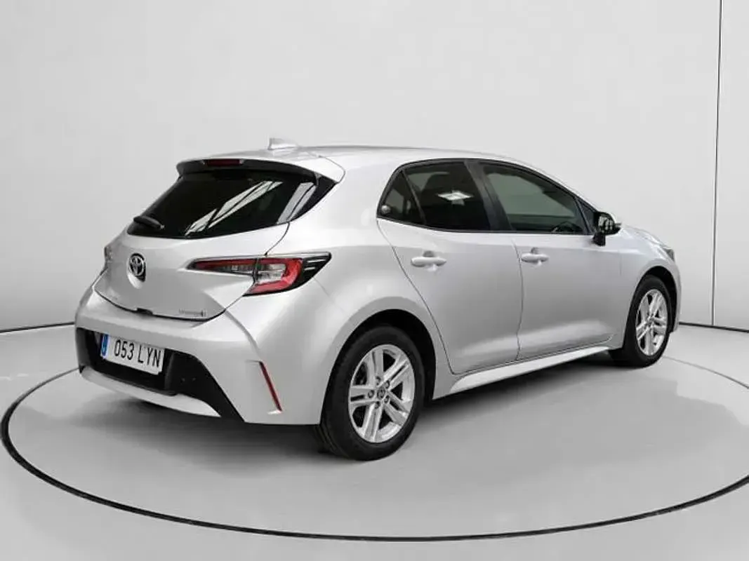 Usado Toyota Corolla Active 122 CV (89 kW) 2022 Gris Berlina