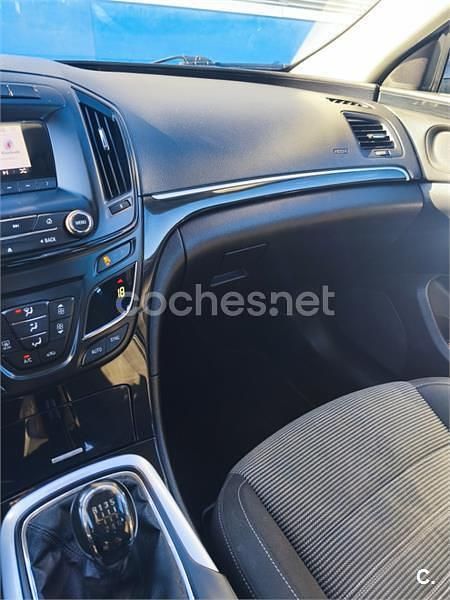 Usado Opel Insignia Excellence 140 HP (102 kW) 2015 Castanho Sedan