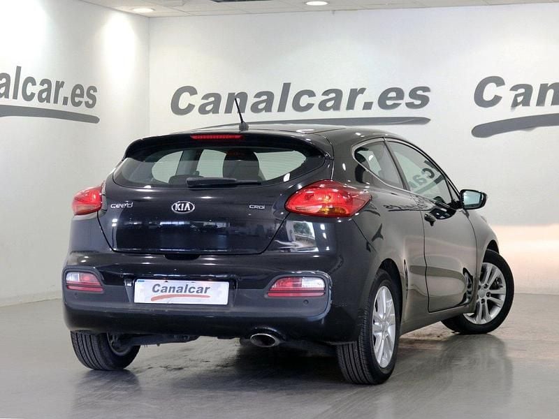 Usado Kia ProCeed 110 CV (80 kW) 2014 Negro Utilitario
