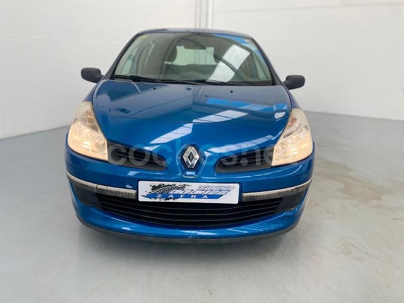 Azul Usado 2009 Renault Clio II Business Berlina | 3000 € (Buen precio) - Imagen 1/4