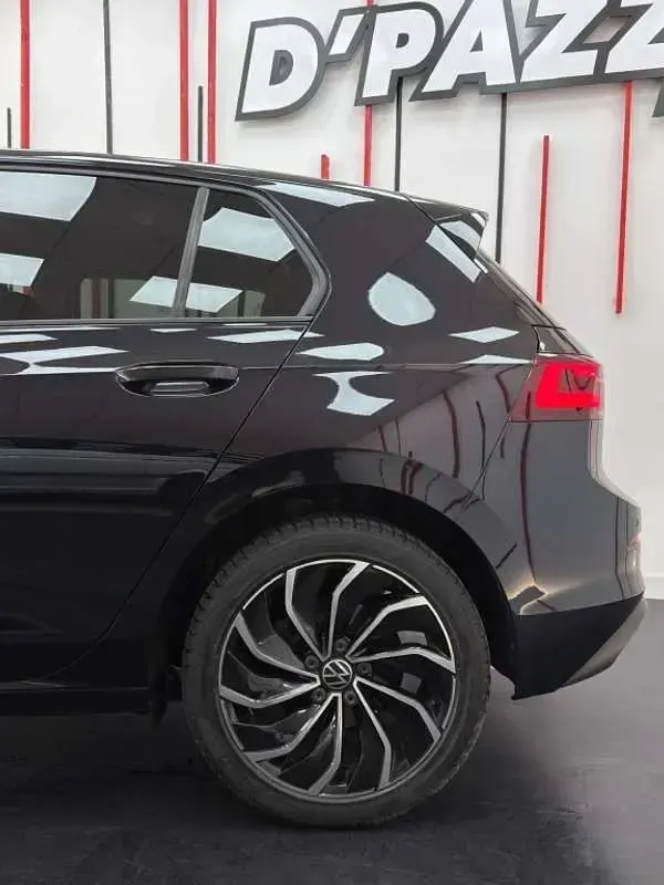 Usado VW Golf VIII Life 116 CV (85 kW) 2020 Negro Utilitario