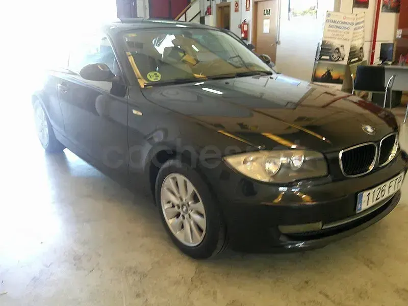 Usado BMW 120 177 CV (130 kW) 2007 Negro Utilitario