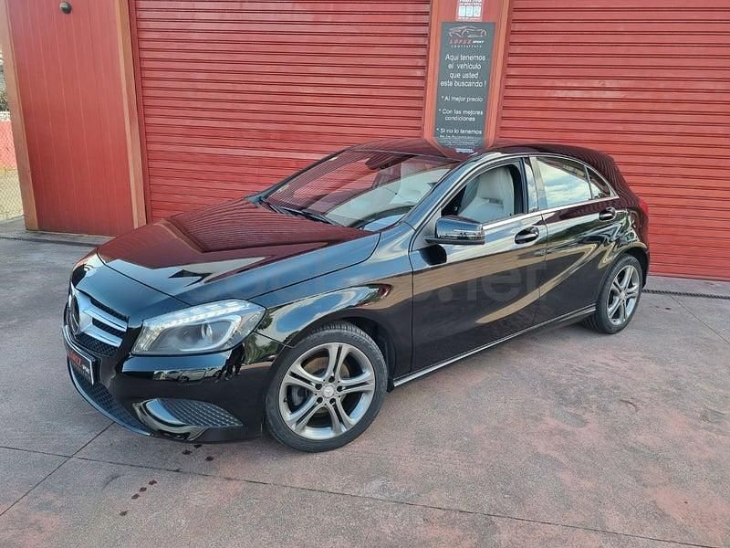 Usado Mercedes A180 Urban 109 CV (80 kW) 2013 Negro Berlina