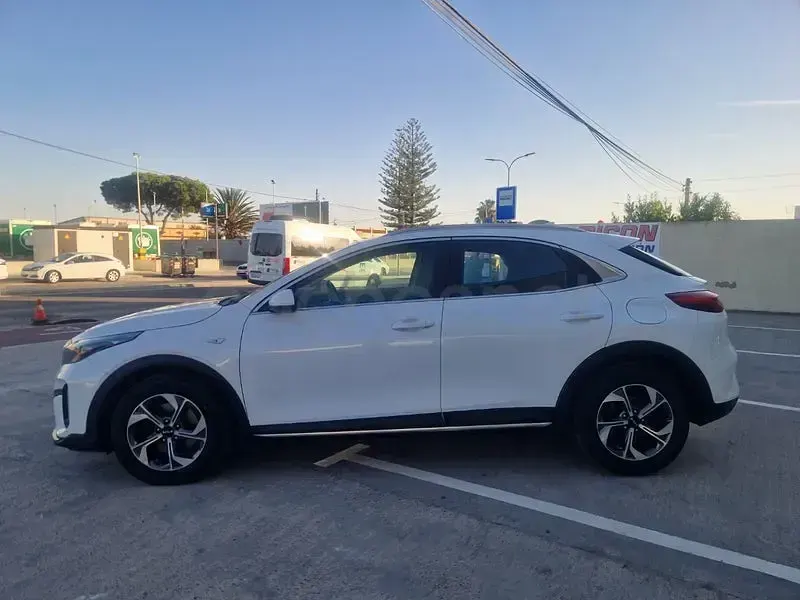 Usado Kia XCeed 120 CV (88 kW) 2024 Blanco SUV