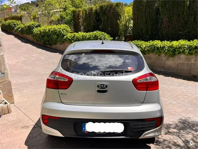 Usado Kia Rio 84 CV (61 kW) 2016 Gris / plata Utilitario