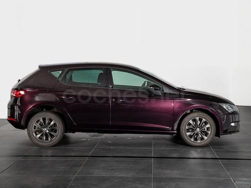 Usado Seat Leon Style 110 CV (80 kW) 2018 Granate Berlina