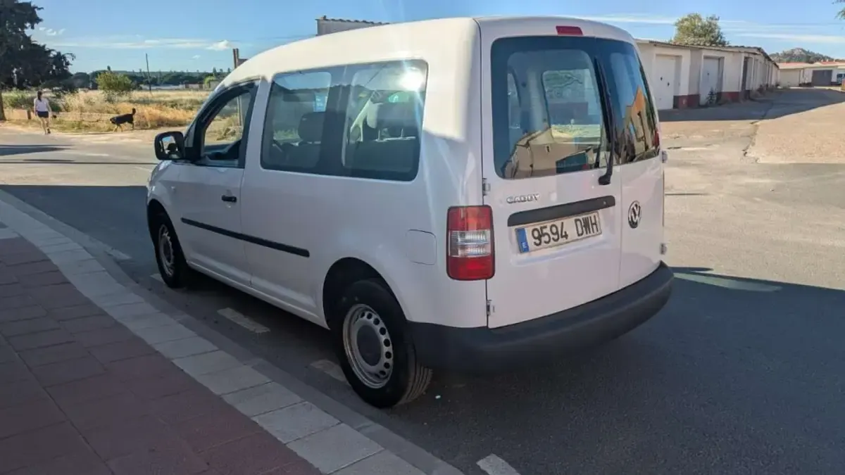 Usado VW Caddy 75 CV (55 kW) 2007 Blanco Monovolumen