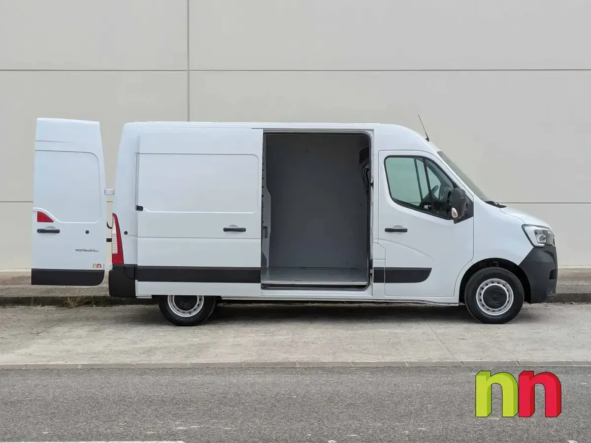 Usado Renault Master 135 CV (99 kW) 2023 Blanco Monovolumen