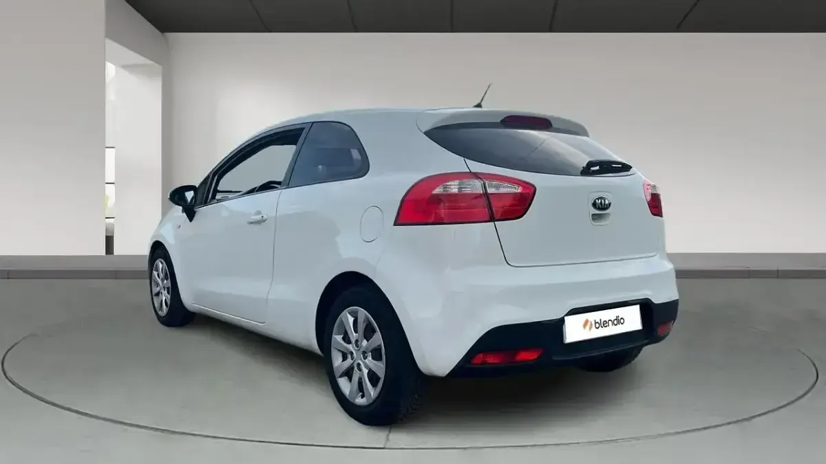 Usado Kia Rio 85 CV (62 kW) 2014 Blanco Utilitario