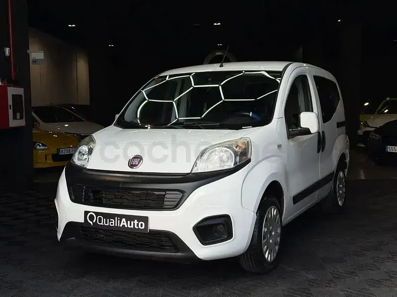 Usado Fiat Qubo Active 77 CV (56 kW) 2018 Blanco Monovolumen