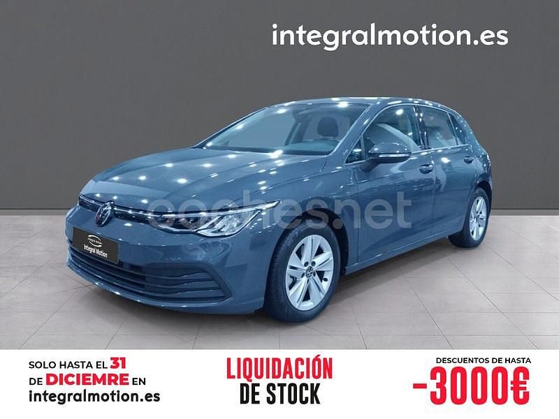 Gris / plata Usado 2024 VW Golf Life Berlina | 26.300 € (Un poco caro) - Imagen 1/4
