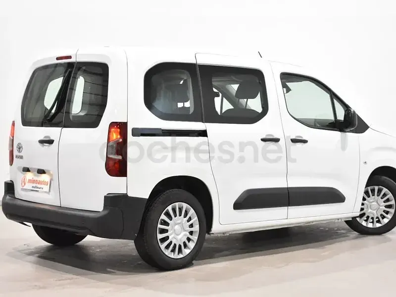 Usado Toyota Proace City City 102 CV (75 kW) 2022 Blanco Monovolumen