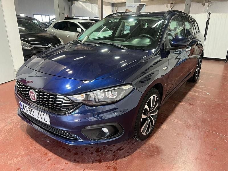 Usado Fiat Tipo Lounge 120 CV (88 kW) 2016 Azul Familiar
