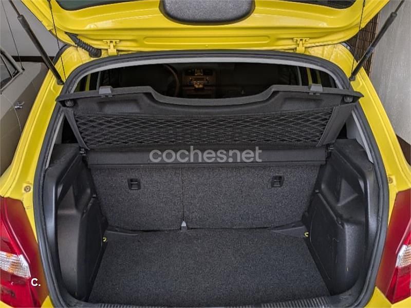 Usado Skoda Fabia Family 75 CV (55 kW) 2012 Amarillo Familiar