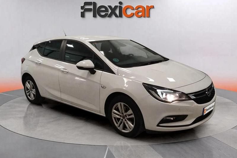 Blanco Usado 2018 Opel Astra Selective Berlina | 8990 € (Super precio) - Imagen 1/4
