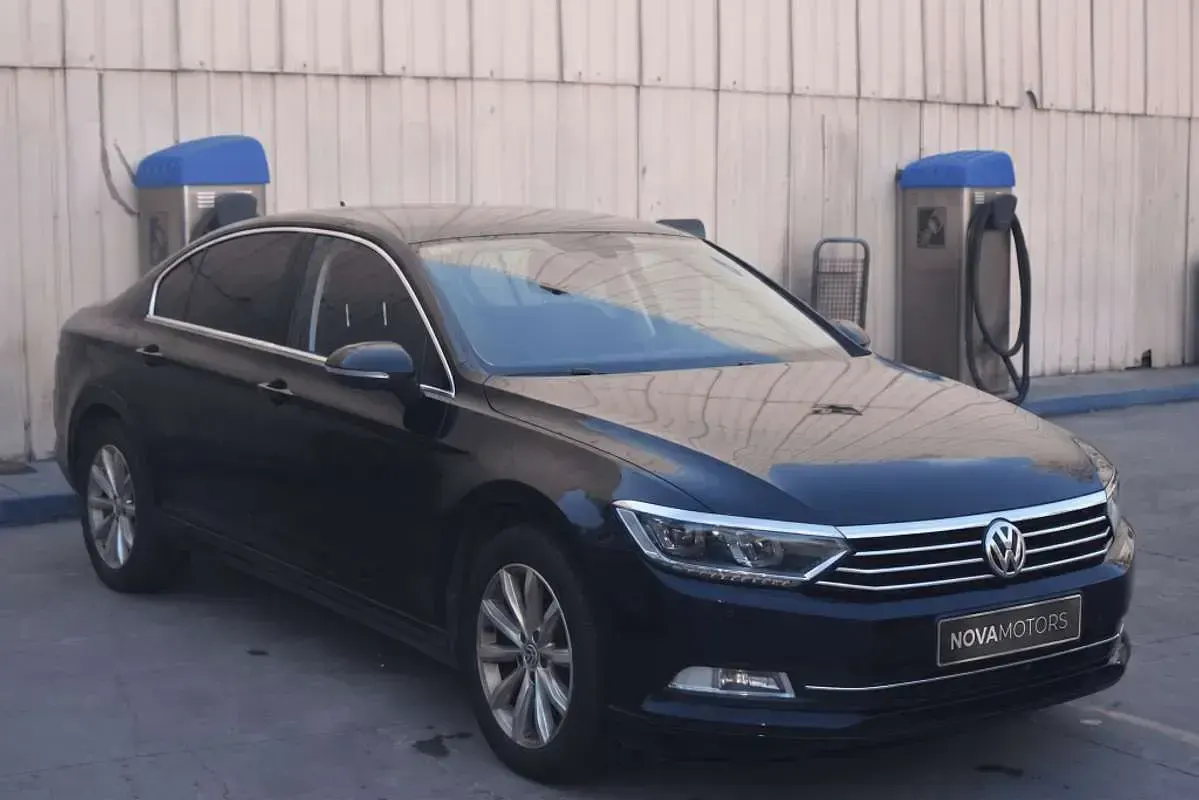 Usado VW Passat Advance 150 CV (110 kW) 2018 Negro Berlina