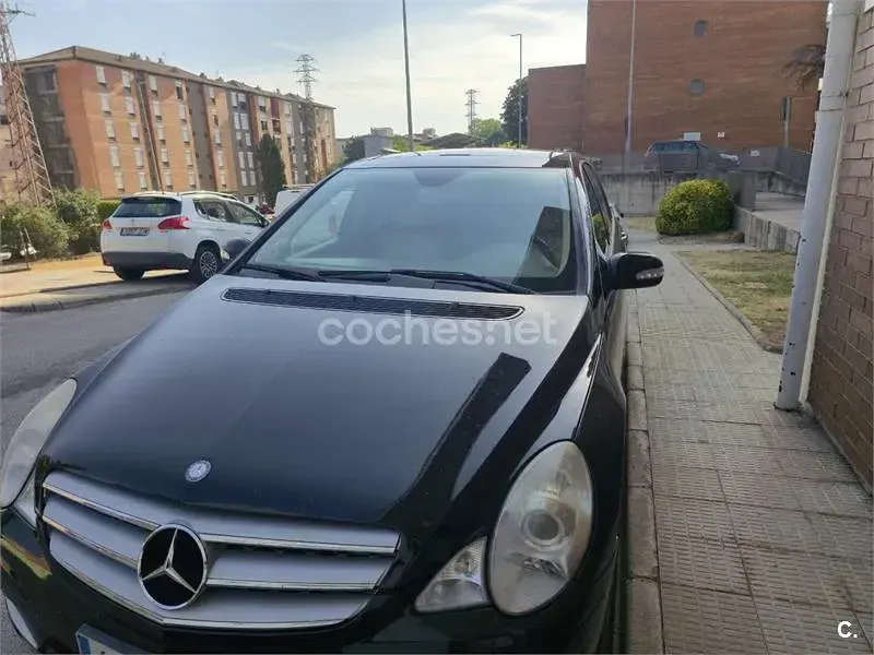Usado Mercedes R320 224 CV (164 kW) 2006 Negro Familiar