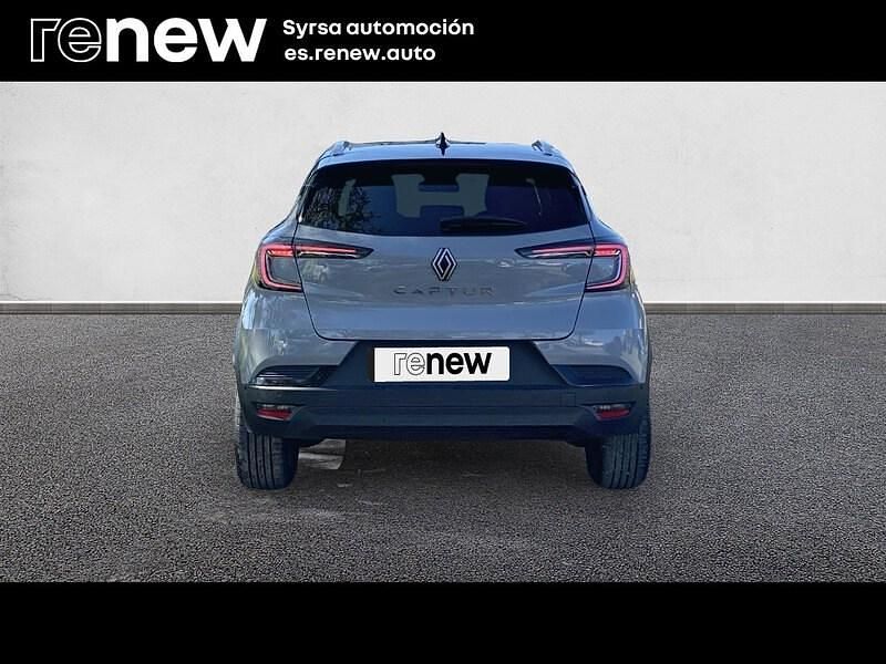 Usado Renault Captur Techno 100 CV (73 kW) 2025 Gris SUV