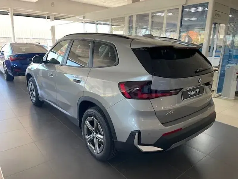 Nuevo BMW X1 163 CV (119 kW) 2026 Gris / plata SUV