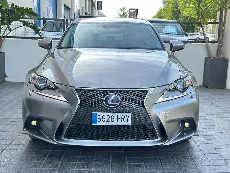 Usado Lexus IS300h 223 CV (164 kW) 2013 Gris / plata Berlina