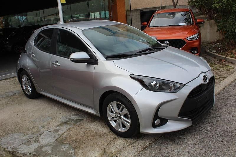 Usado Mazda 2 Center-Line 116 CV (85 kW) 2023 Gris Berlina