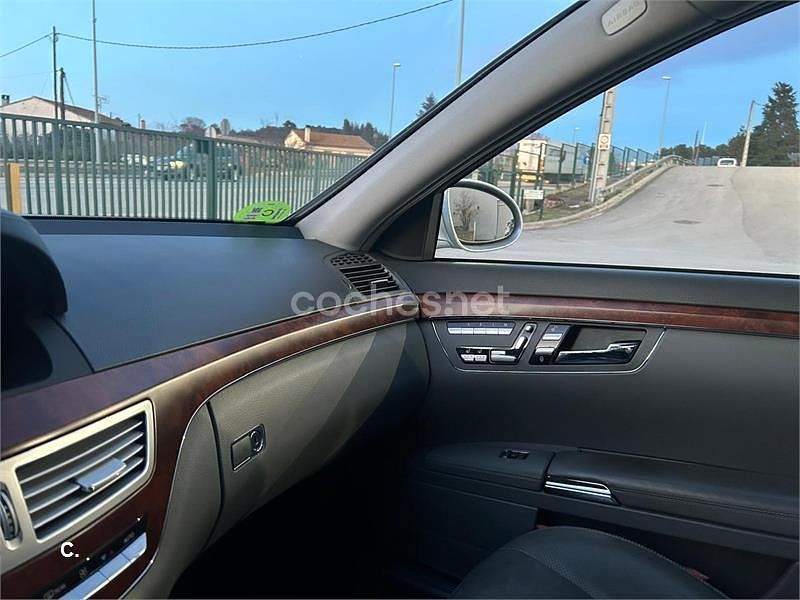 Usado Mercedes S500 388 CV (285 kW) 2007 Gris / plata Berlina