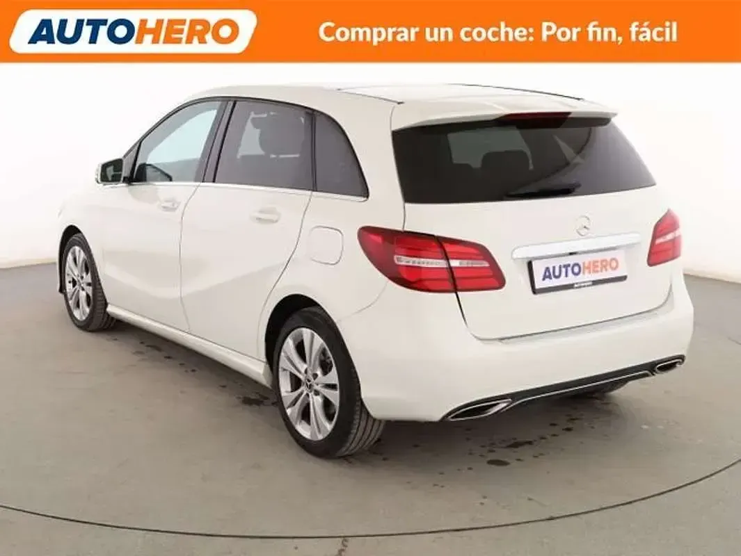 Usado Mercedes B180 Urban 110 CV (80 kW) 2017 Blanco Utilitario