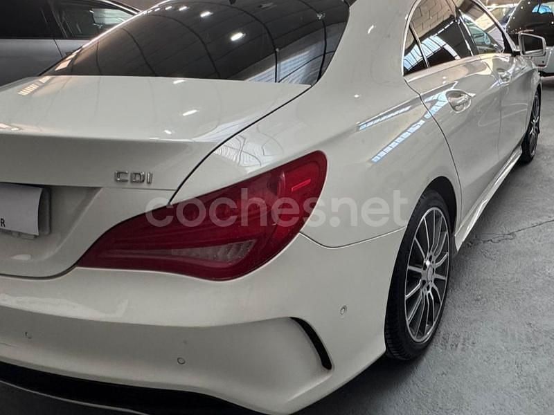 Usado Mercedes CLA200 136 CV (100 kW) 2015 Blanco Berlina