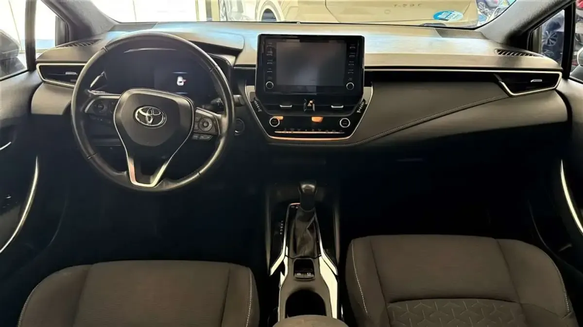 Usado Toyota Corolla Active 122 CV (89 kW) 2021 Blanco Utilitario