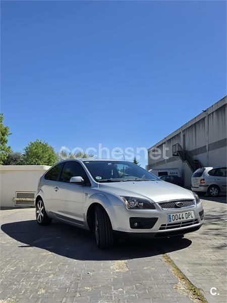Usado Ford Focus Sport 145 CV (106 kW) 2005 Gris / plata Berlina