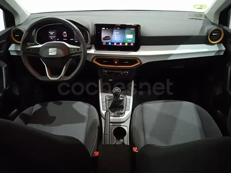 Usado Seat Arona Style 95 CV (69 kW) 2025 Blanco SUV
