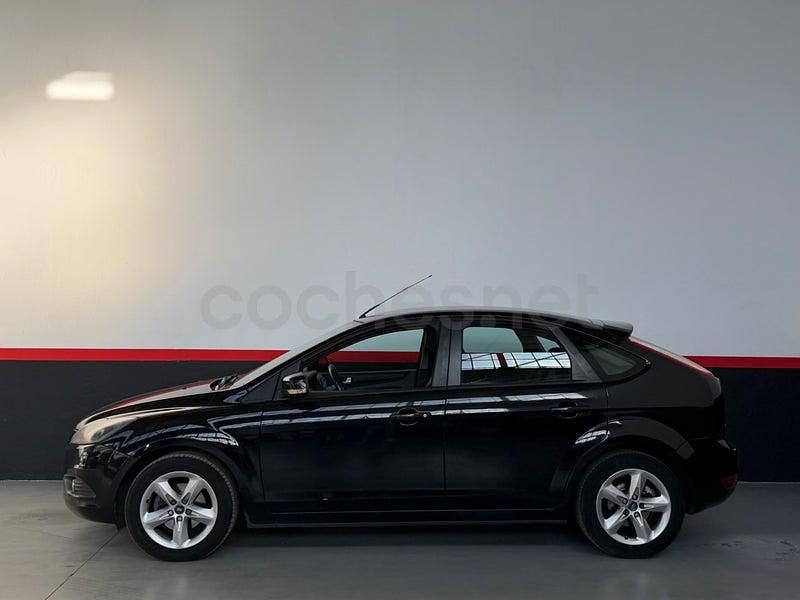 Usado Ford Focus Trend 109 CV (80 kW) 2010 Negro Berlina