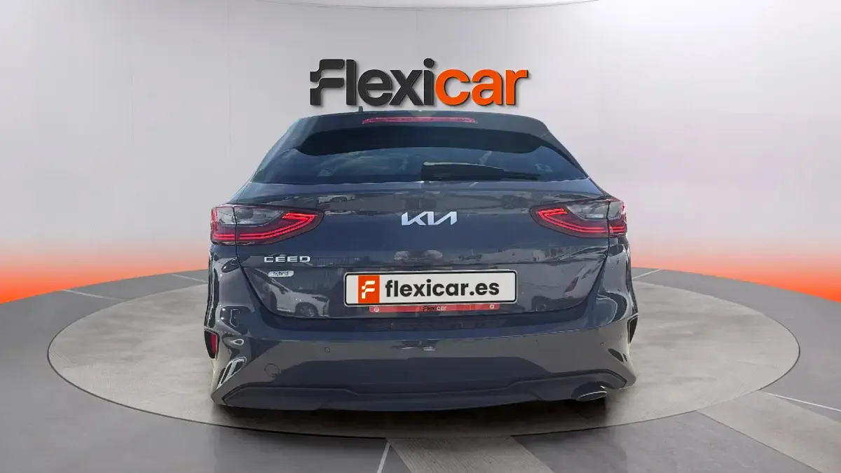 Usado Kia Ceed 136 CV (100 kW) 2023 Gris Utilitario