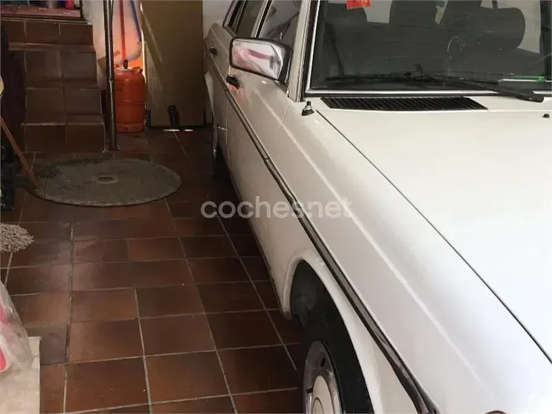 Usado Mercedes E200 75 CV (55 kW) 1985 Blanco Familiar