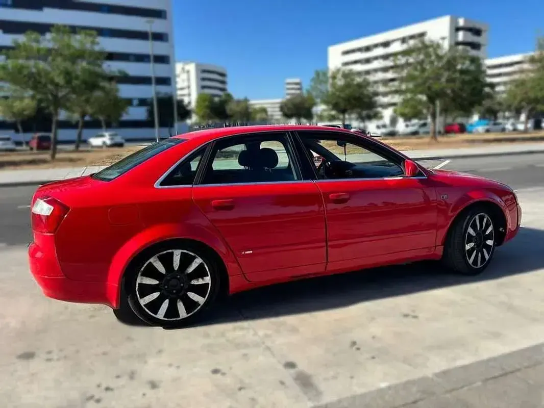 Usado Audi A4 131 CV (96 kW) 2004 Rojo Familiar
