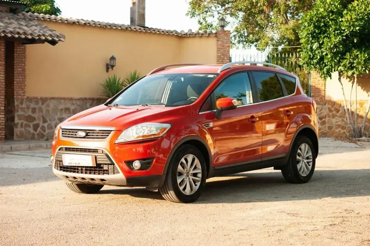 Usado Ford Kuga Trend 140 CV (102 kW) 2010 Naranja SUV