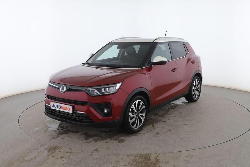 Rojo Usado 2022 Ssangyong (KGM) Tivoli Limited SUV | 18.699 € (Caro) - Imagen 1/3
