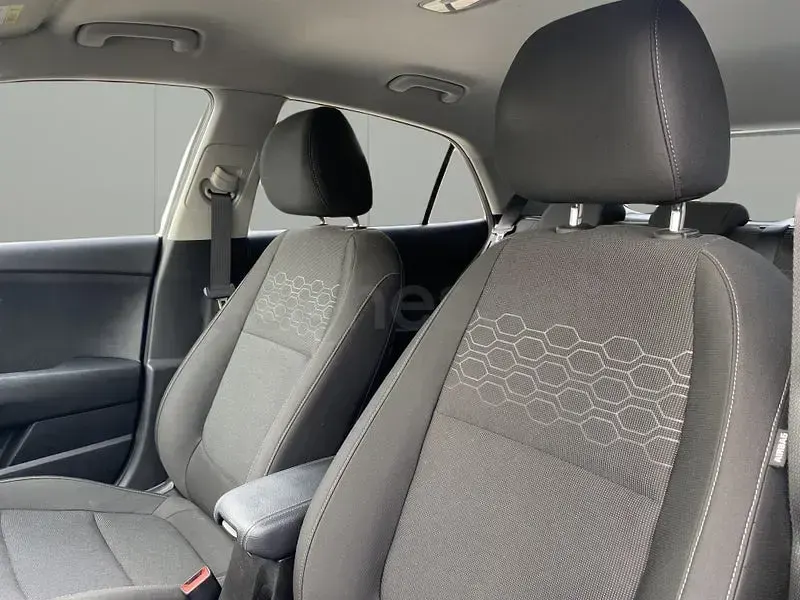 Usado Kia Rio 100 CV (73 kW) 2020 Blanco Berlina