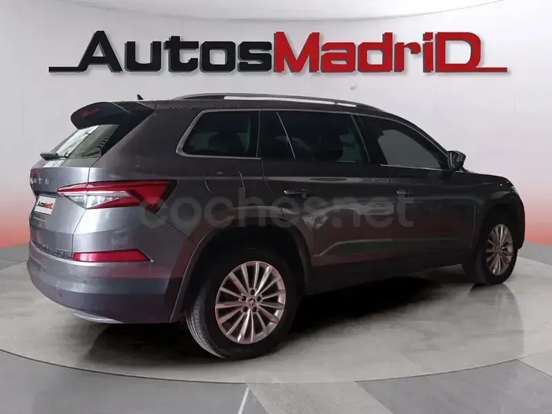 Usado Skoda Kodiaq Ambition 150 CV (110 kW) 2024 Gris / plata SUV