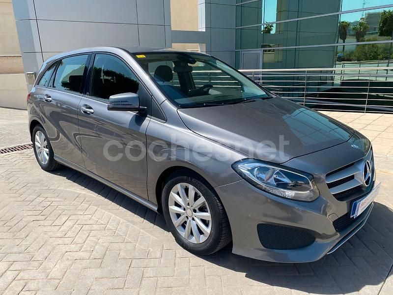 Usado Mercedes B180 109 CV (80 kW) 2017 Gris / plata Monovolumen