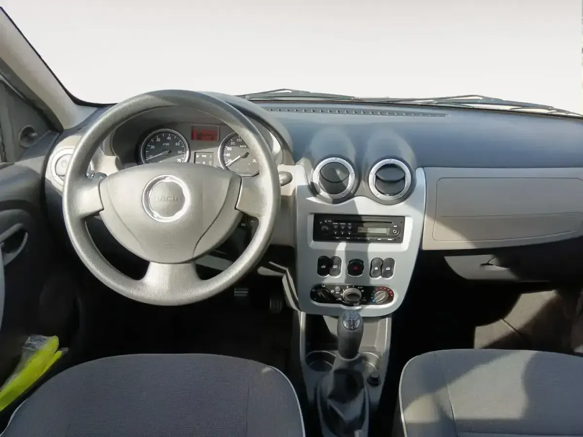Usado Dacia Sandero 75 CV (55 kW) 2012 Gris Berlina