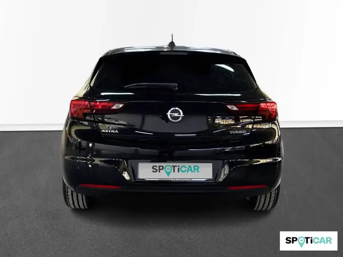 Usado Opel Astra Dynamic 150 CV (110 kW) 2017 Negro Berlina