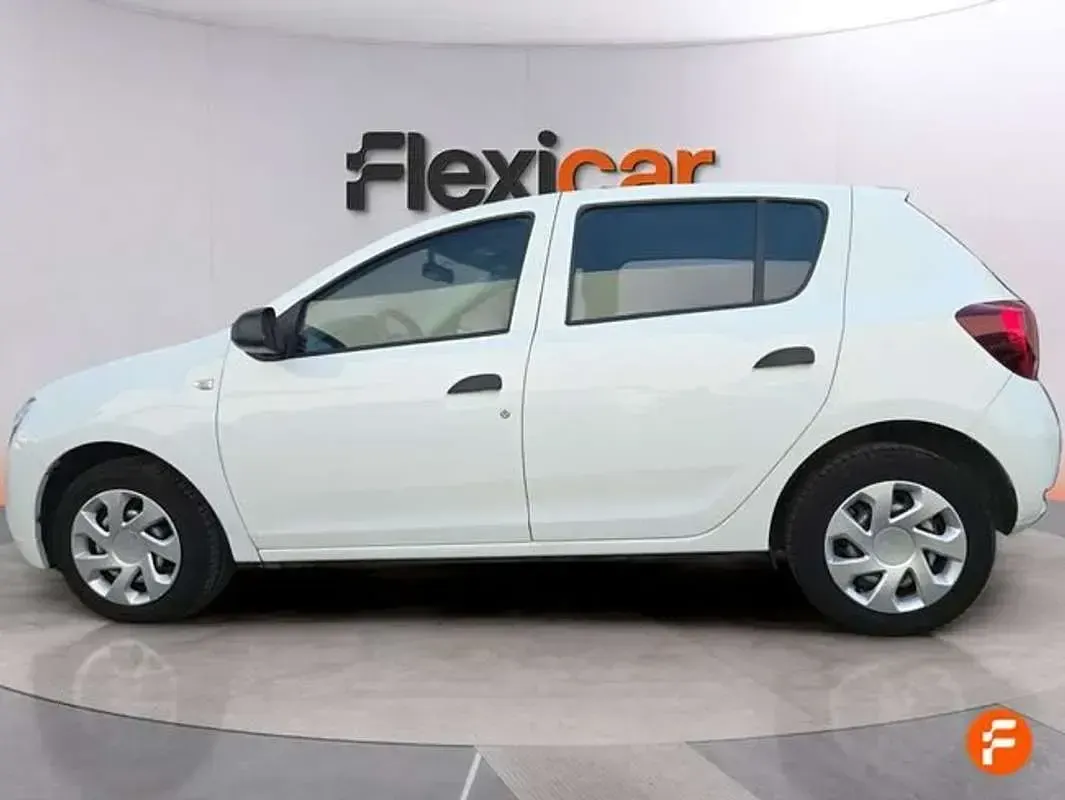 Usado Dacia Sandero Ambiance 75 CV (55 kW) 2017 Blanco Utilitario