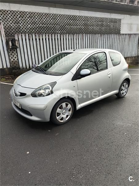 Usado Toyota Aygo 54 CV (39 kW) 2007 Gris / plata Utilitario