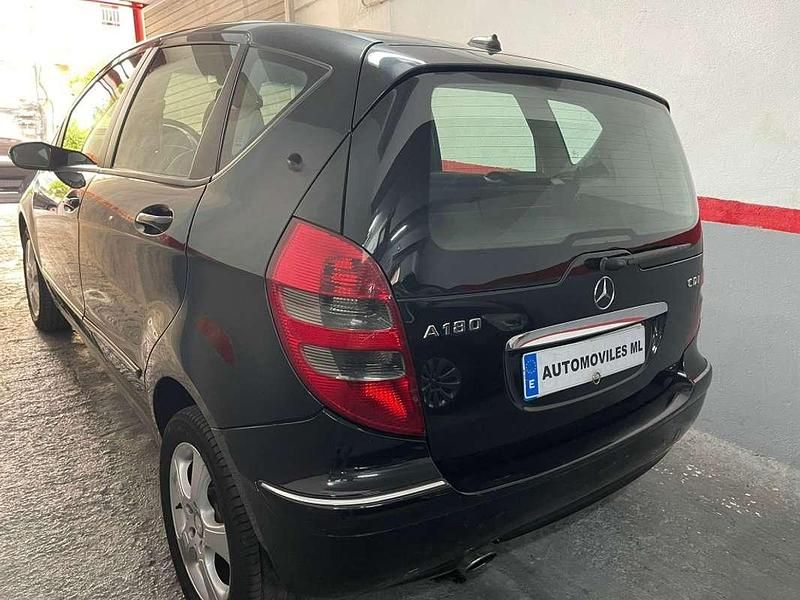 Usado Mercedes A180 109 CV (80 kW) 2007 Negro Utilitario