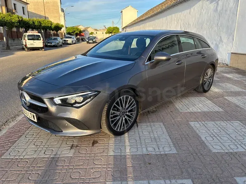 Usado Mercedes CLA220 Shooting Brake 190 CV (139 kW) 2022 Gris / plata Familiar