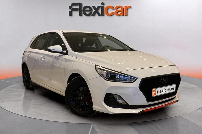 Blanco Usado 2019 Hyundai i30 Berlina | 13.490 € (Buen precio) - Imagen 1/4
