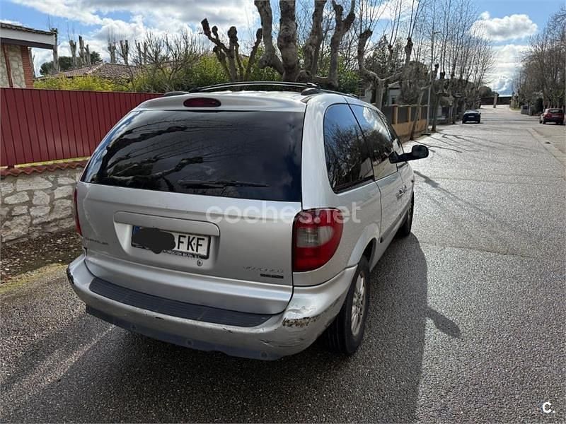 Usado Chrysler Voyager 143 CV (105 kW) 2007 Gris / plata Monovolumen