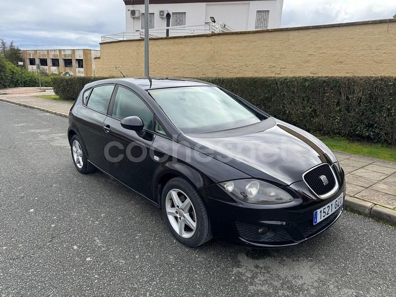 Usado Seat Leon Style 105 CV (77 kW) 2010 Negro Berlina